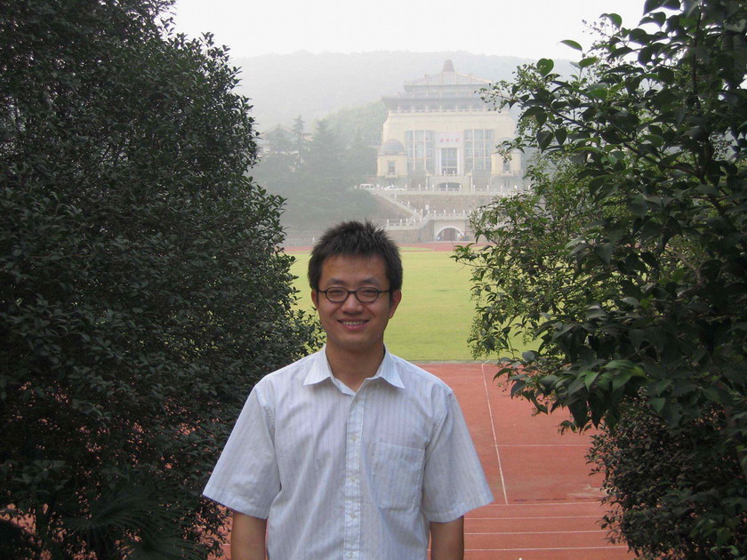 2004年夏末，我在武汉大学。
