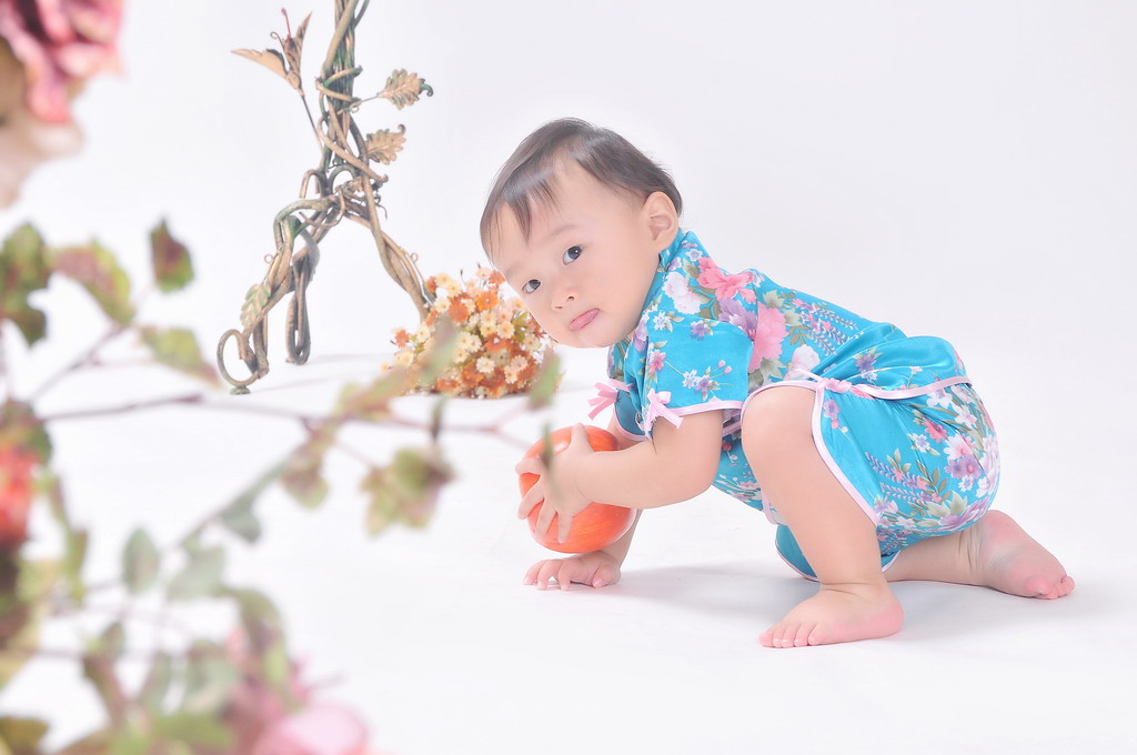 好大的苹果，是我的！谁抢我跟谁急！
